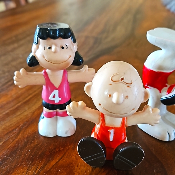 Vintage Peanuts stackable figurines Lucy, Charlie Brown, Snoopy 1970s toys - Picture 3 of 7